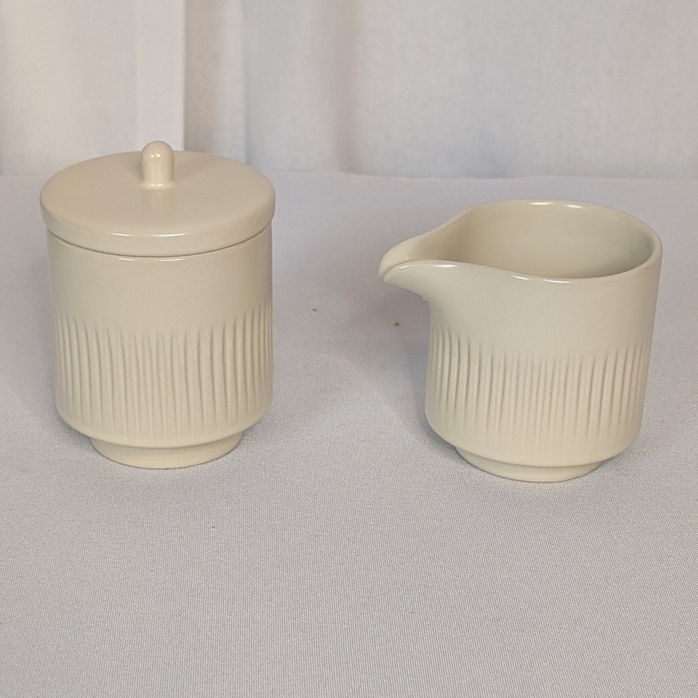 Citrine Everyday Collection Magenta Ribbed Ceramic Creamer & Sugar Jar Set NIB - Picture 2 of 4